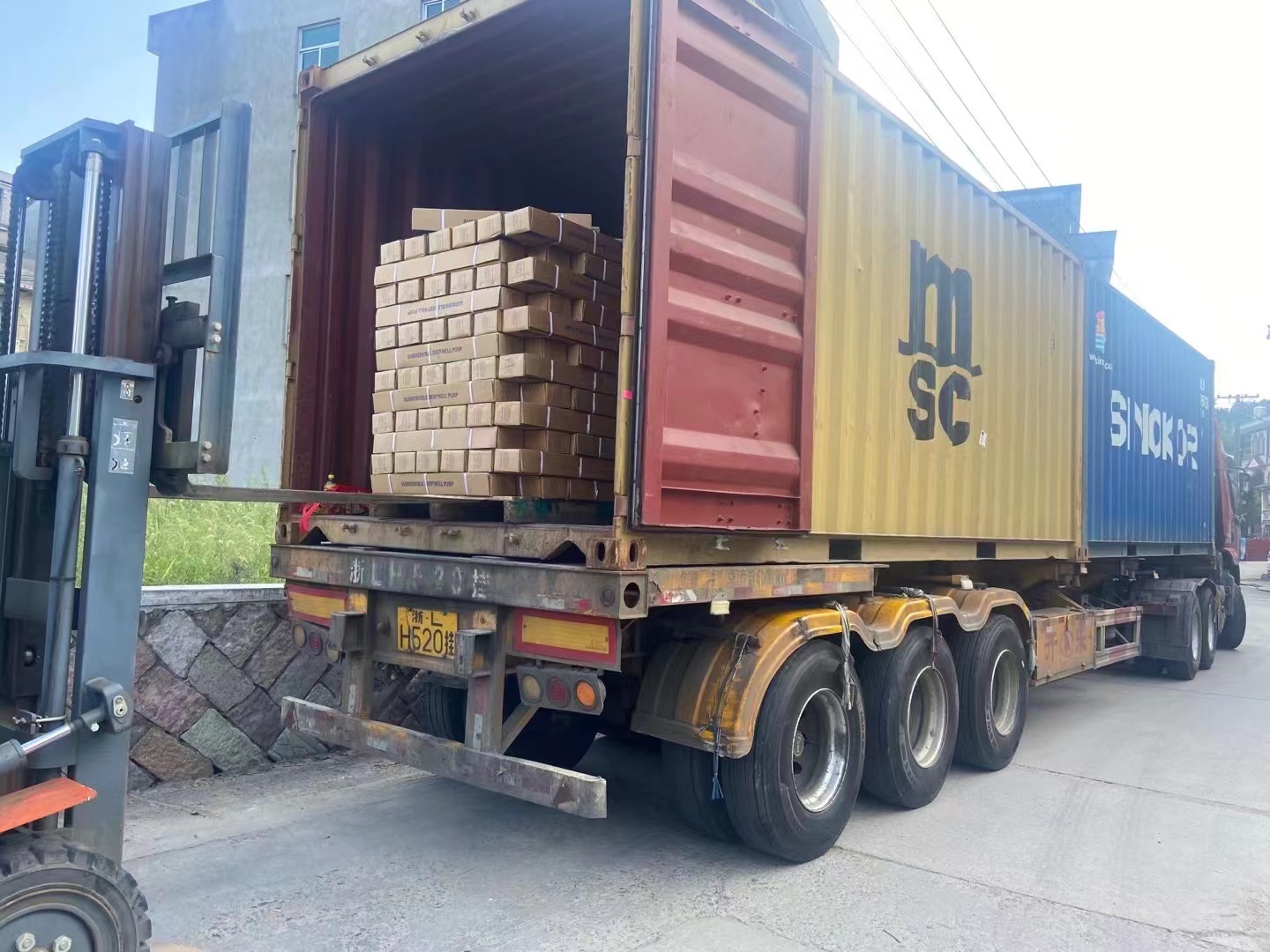 تحميل الحاويات